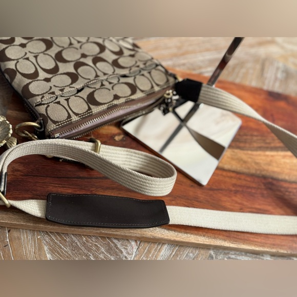 Coach Signature Crossbody Bag Purse with  Turnlock - Picture 14 of 16